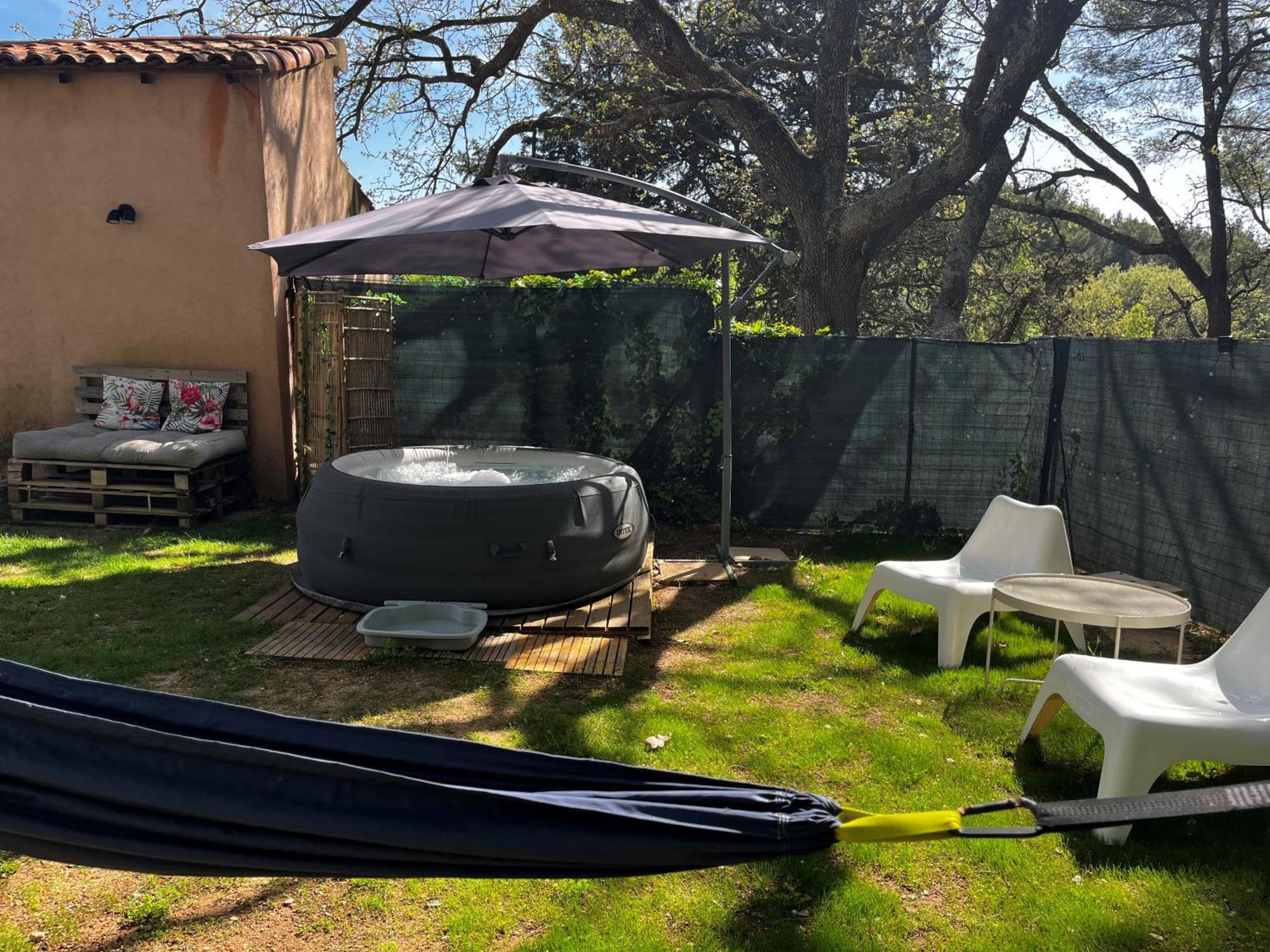 Maison Provencale Au Calme De La Campagne Avec Jacuzzi Aix-en-Provence Bagian luar foto