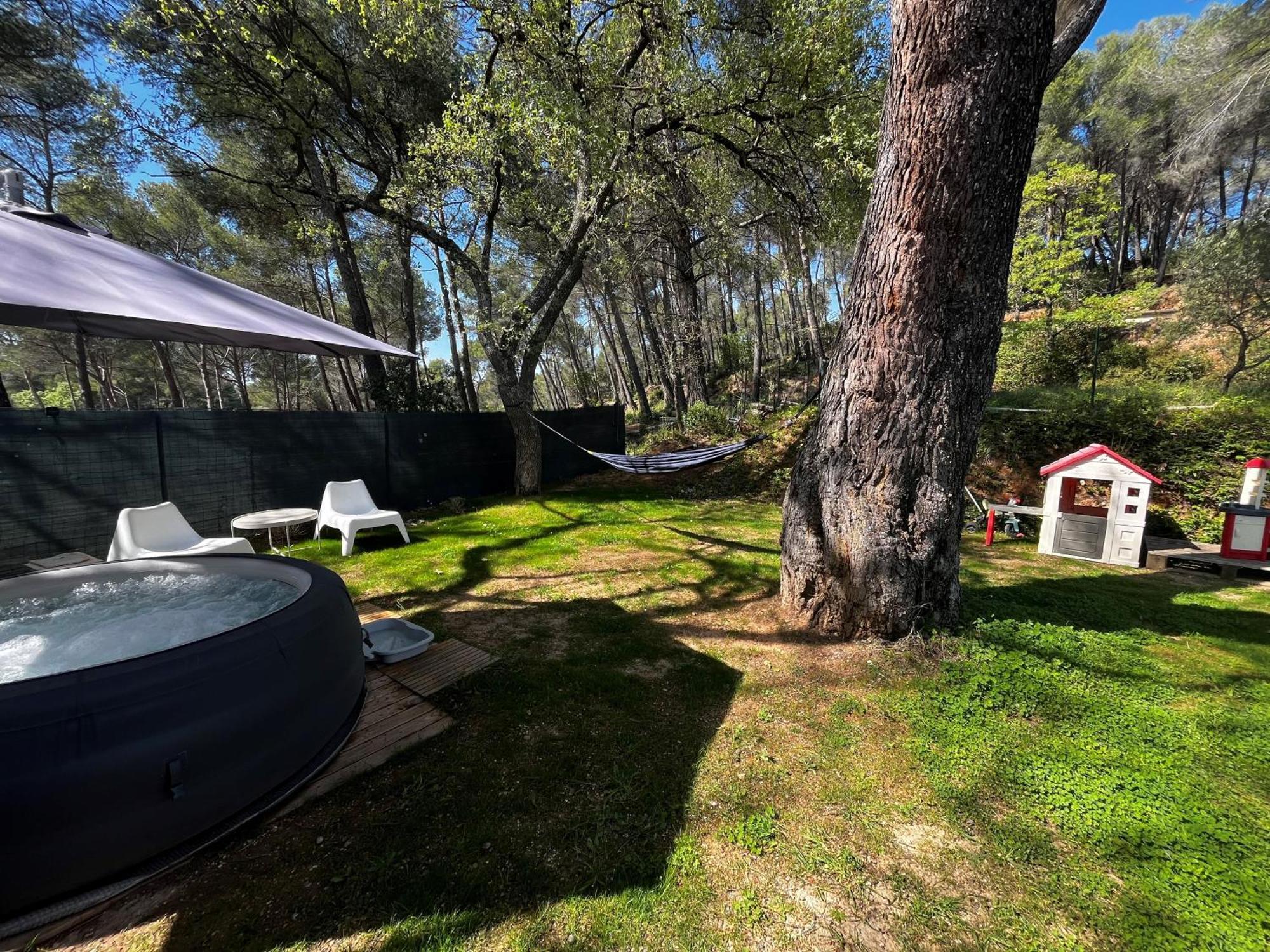 Maison Provencale Au Calme De La Campagne Avec Jacuzzi Aix-en-Provence Bagian luar foto