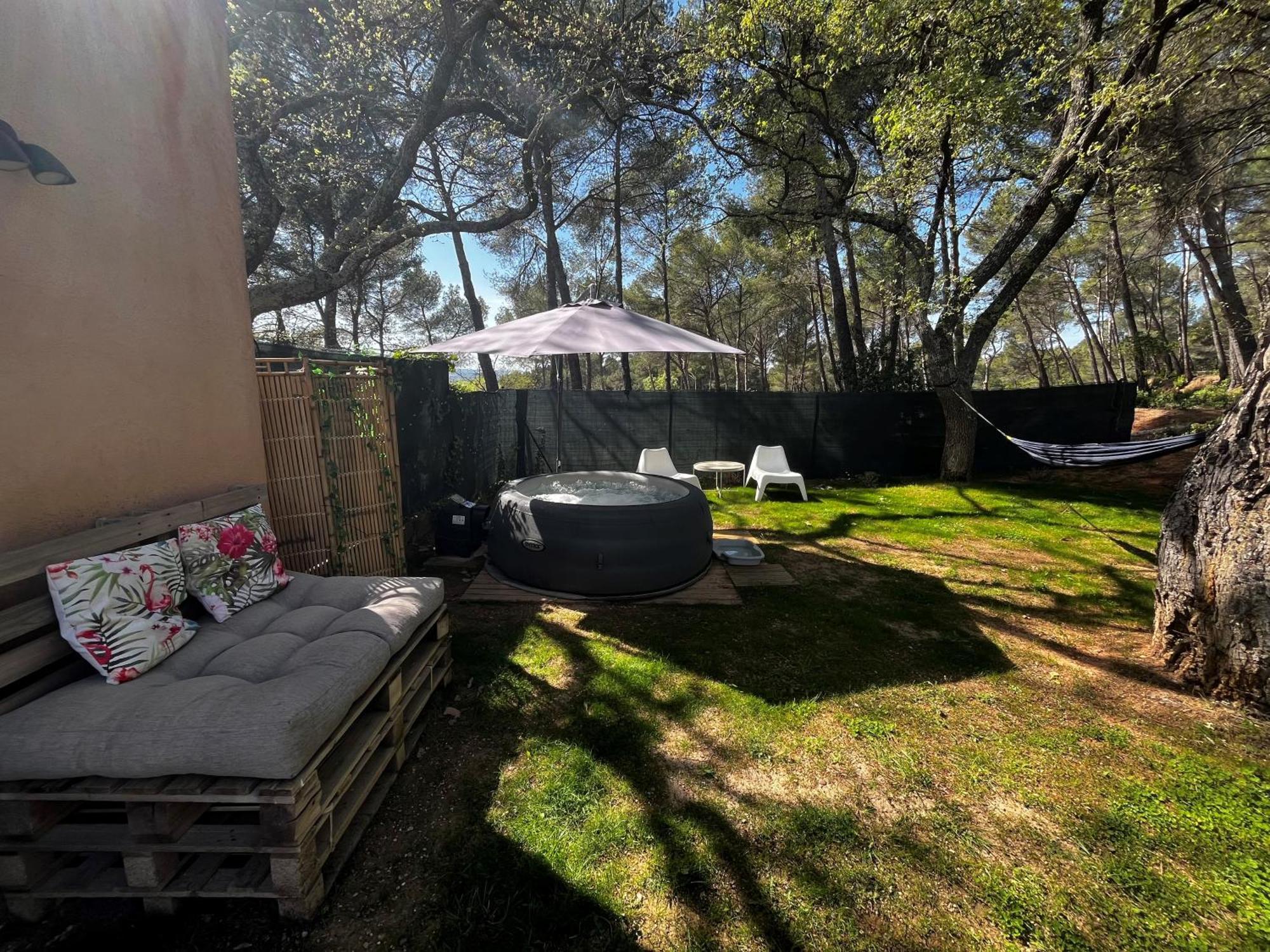 Maison Provencale Au Calme De La Campagne Avec Jacuzzi Aix-en-Provence Bagian luar foto