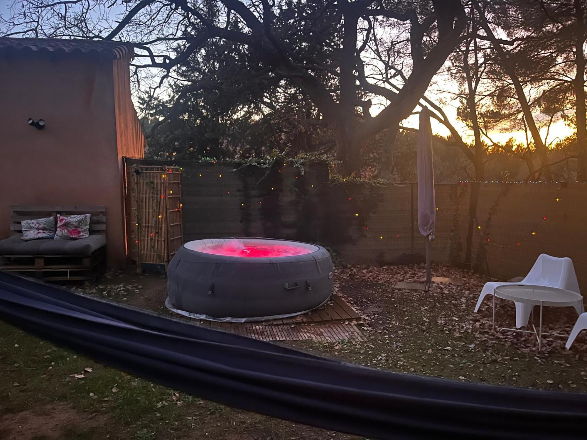Maison Provencale Au Calme De La Campagne Avec Jacuzzi Aix-en-Provence Bagian luar foto